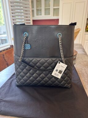 CHANEL Large Leather Shopping Bag - 30cm - New Unused